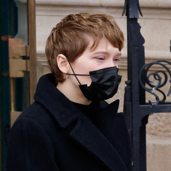 Léa Seydoux - Sorties des obsèques (bénédiction) de Gaspard Ulliel en l'église Saint-Eustache à Paris. Le 27 janvier 2022 © Jacovides-Moreau / Bestimage 