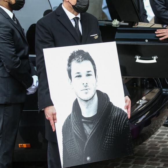 Illustration cercueil - People aux obsèques (bénédiction) de Gaspard Ulliel en l'église Saint-Eustache à Paris. Le 27 janvier 2022 