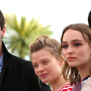 Gaspard Ulliel, Mélanie Thierry, Lily-Rose Depp et Soko (Stéphanie Sokolinski) au photocall du film "La danseuse" lors du 69ème Festival International du Film de Cannes le 13 mai 2016. © Dominique Jacovides / Bestimage  Photocall of the movie "The Dancer" during 69th Cannes Film Festival on may 13th, 21016 