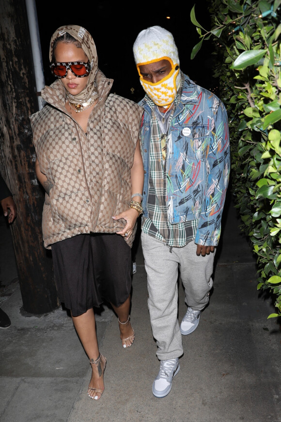 Exclusif - Rihanna et son compagnon ASAP Rocky sont allés dîner au restaurant "Giorgio Baldi" à Los Angeles, le 11 janvier 2022.