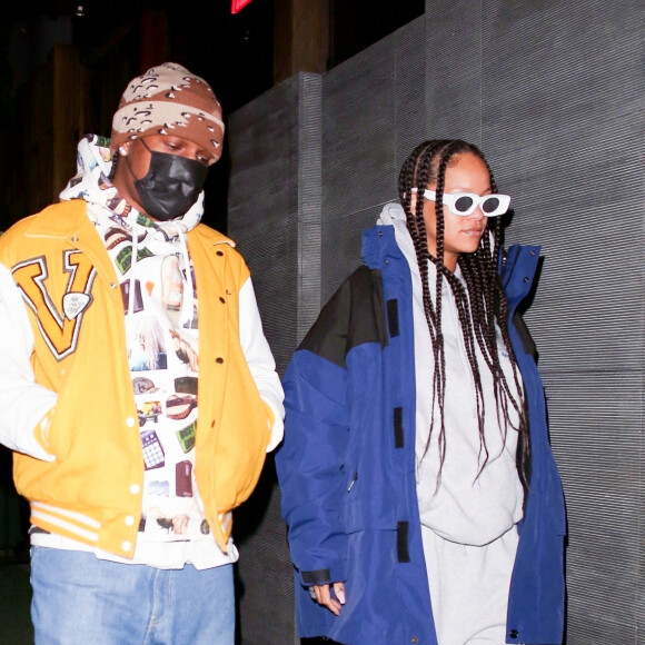 Exclusif - Rihanna et son compagnon ASAP Rocky vont dîner au Nobu de West Hollywood, Los Angeles, Californie, Etats-Unis, le 10 janvier 2022.