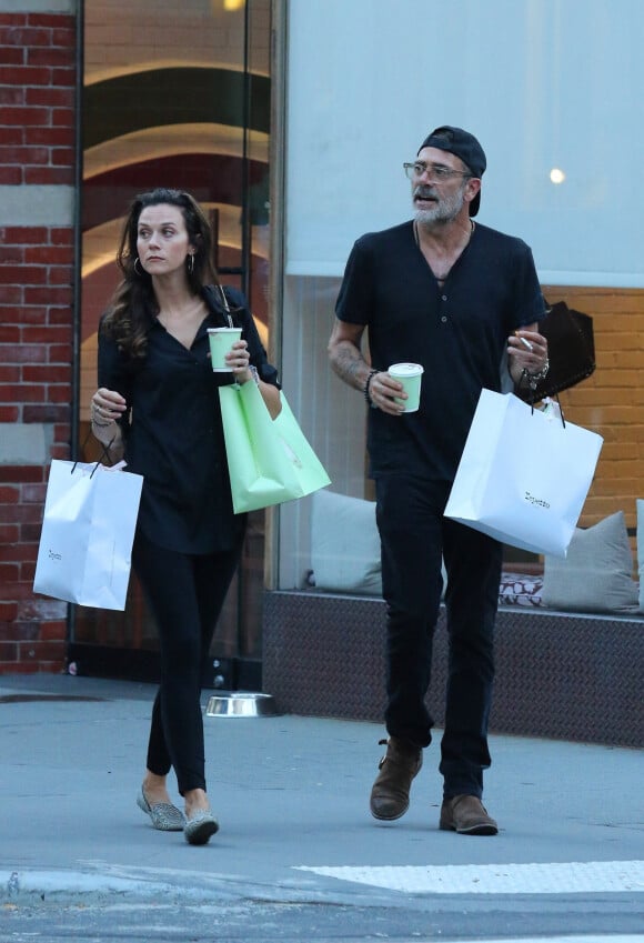 Jeffrey Dean Morgan et sa femme Hilarie Burton - Jeffrey Dean Morgan fait du shopping avec sa femme dans le quartier de Soho à New York, le 12 septembre 2019. L'acteur de la série "The Walking Dead" a notamment fait des achats dans la boutique française "Repetto". 