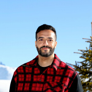 Tarek Boudali lors d'un photocall à la 25ème édition du Festival international du film de comédie de l'Alpe d'Huez le 18 janvier 2022. © Dominique Jacovides / Bestimage 