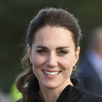 Kate Middleton éclipse officiellement Harry : un ballon de rugby sur le doigt, elle surprend