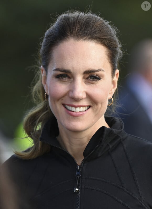 Kate Middleton, duchesse de Cambridge, visite le club de Rugby, City of Derry R.F.C. à Londonderry, Royaume Uni