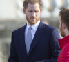 Le prince Harry rencontre des jeunes joueurs de rugby dans les jardins du palais de Buckhingam à Londres le 16 janvier 2020. 