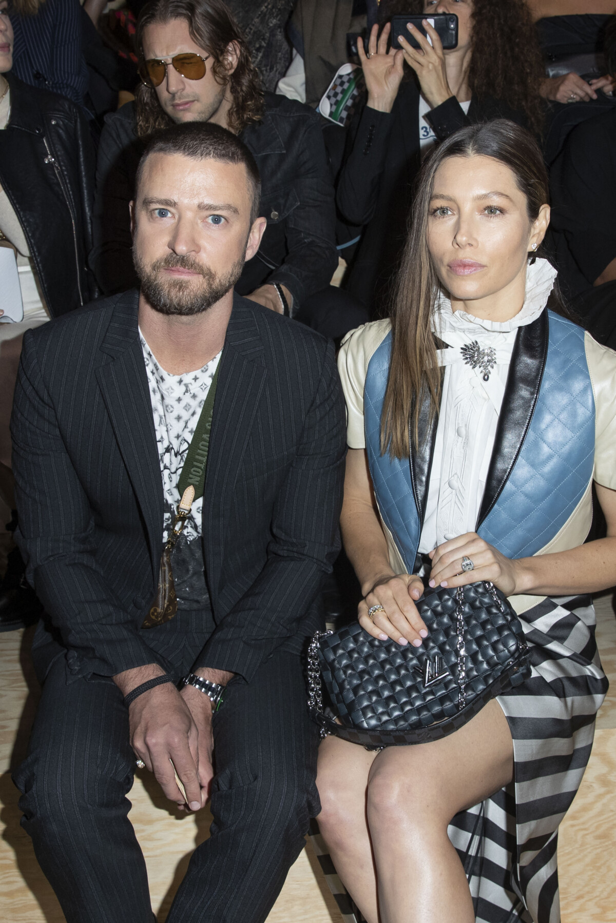 Photo : Jessica Biel et son mari Justin Timberlake lors du défilé de mode  Homme printemps-été 2023 Louis Vuitton dans la cour Carrée du Louvre à  Paris, France, le 23 juin 2022. ©