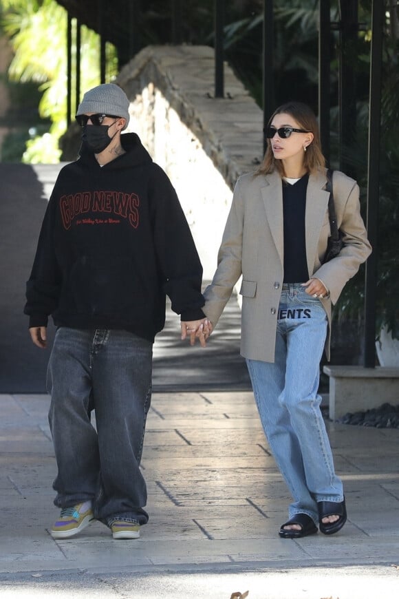 Exclusif - Justin Bieber et sa femme Hailey Baldwin Bieber vont déjeuner au restaurant "Wolfgang Puck" à Los Angeles, le 30 janvier 2022.