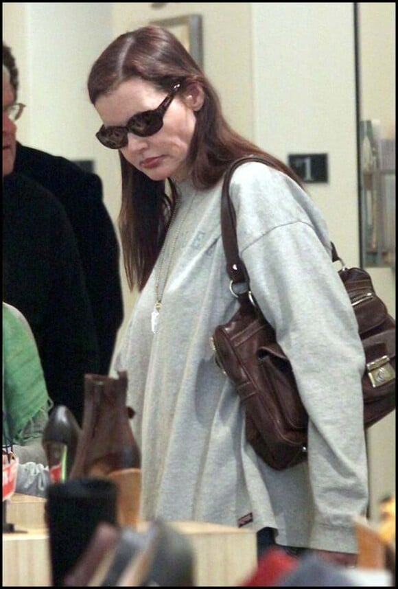 Geena Davis fait du shopping à Los Angeles, fin décembre 2009.