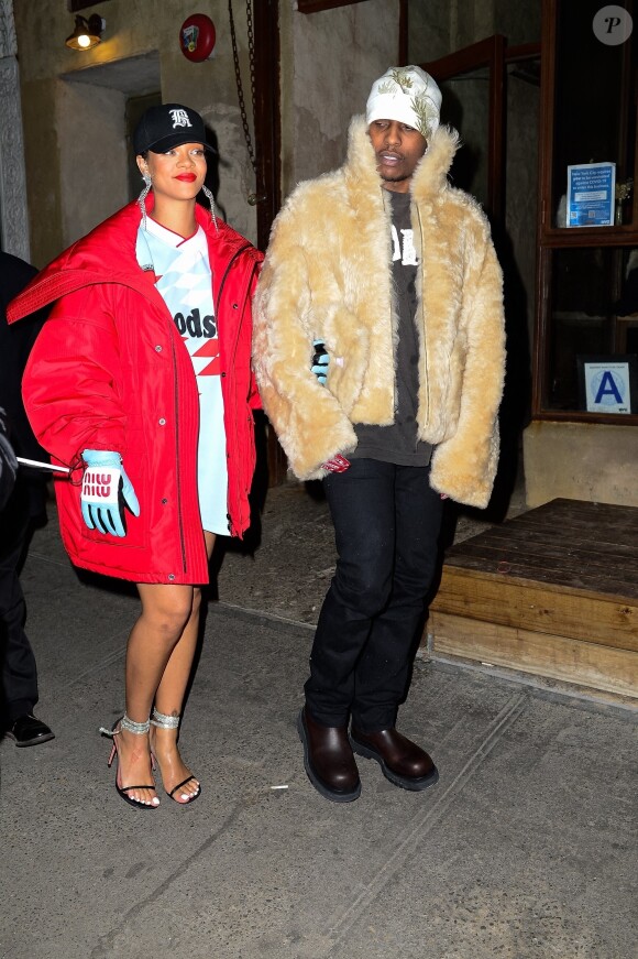 Rihanna et son compagnon A$AP Rocky quittent le restaurant "Peasant" à New York.