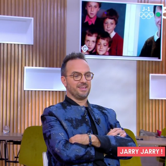 Jarry évoque la réaction de sa mère à l'annonce de son homosexualité