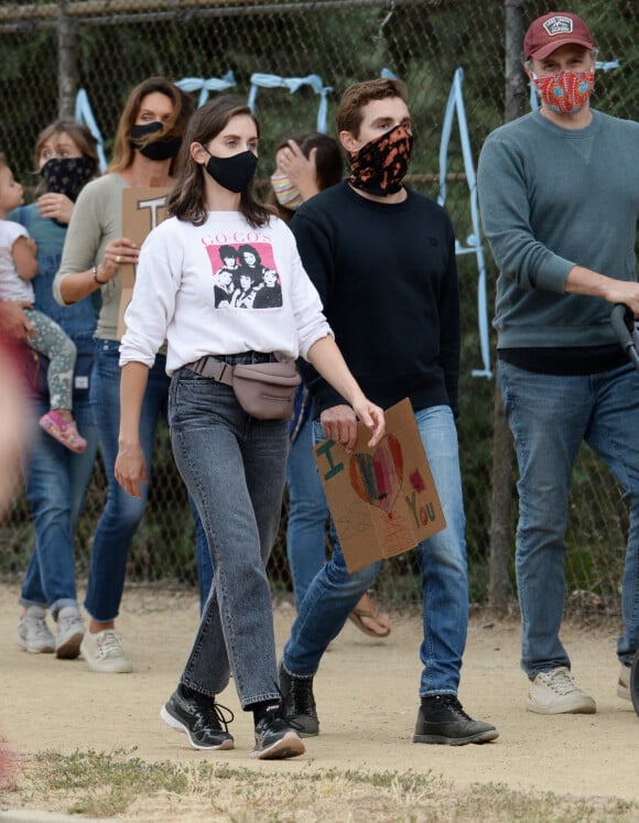 Exclusif - Dave Franco et sa femme Alison Brie sont en route pour une manifestation Black Lives Matter à Los Angeles le 7 juin 2020.