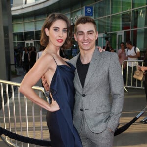 Alison Brie et son mari Dave Franco - Les célébrités arrivent à la première de Glow à Los Angeles le 21 juin 2017. 
