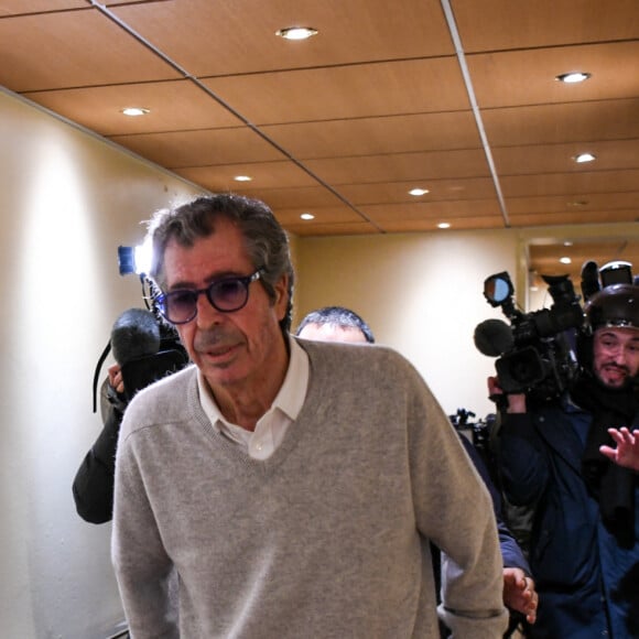 Exclusif - Après sa libération de la prison de la Santé, Patrick Balkany et sa femme Isabelle se rendent à la mairie de Levallois Perret le 12 février 2020. 