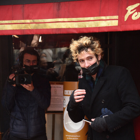 Exclusif - Vincent Lacoste (habillé en Céline) - Arrivée au déjeuner des nommés aux César 2022 au Fouquet's à Paris le 06 février 2022. © Giancarlo Gorassini / Bestimage