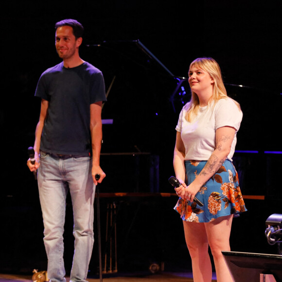 Grand Corps Malade et Louane - "La radio fait son show" organisée en direct pour le centième anniversaire de la radio par le CSA à Radio France à Paris, le 1er juin 2021. © Christophe Clovis/Bestimage