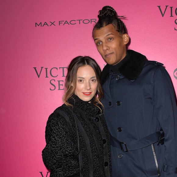 Le chanteur Stromae et sa femme Coralie Barbier lors du photocall du Victoria's Secret Fashion 2016 au Grand Palais à Paris, France, le 30novembre 2016. © BOV/Bestimage 