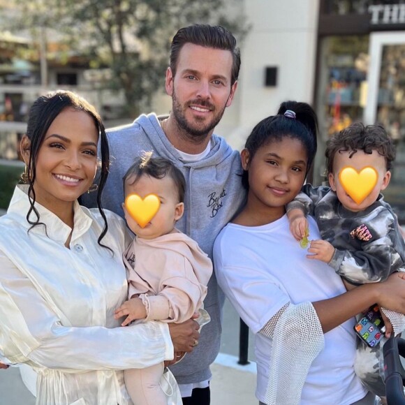 M.Pokora et Christina Milian avec leurs fils, Isaiah et Kenna, ainsi que Violet (la fille aînée de Christina Milian), sur Instagram.