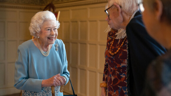 Elizabeth II touchante : elle ressort un accessoire appartenant au prince Philip, 10 mois après sa mort