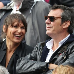 Jean-Luc Reichmann et sa femme Nathalie dans les tribunes des Internationaux de France de tennis de Roland Garros à Paris. 