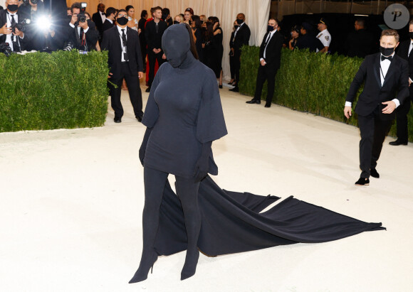 Kim Kardashian assiste au Met Gala 2021 consacré à l'exposition "Celebrating In America: A Lexicon Of Fashion" au Metropolitan Museum of Art. New York