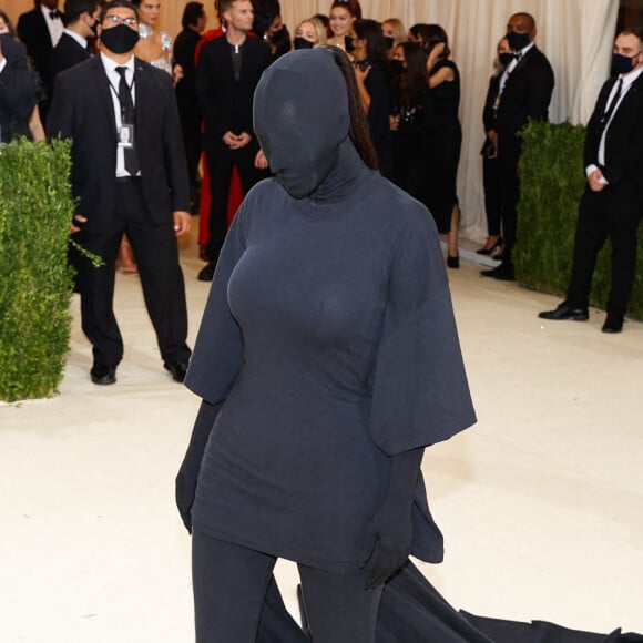 Kim Kardashian assiste au Met Gala 2021 consacré à l'exposition "Celebrating In America: A Lexicon Of Fashion" au Metropolitan Museum of Art. New York