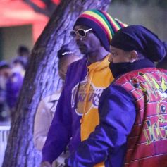 Snoop Dogg arrive à la Crypto.com Arena pour assister à un match des Lakers. Los Angeles, le 25 décembre 2021.