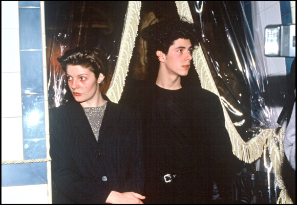 Chiara Mastroianni et Melvil Poupaud en soirée en 1992. 