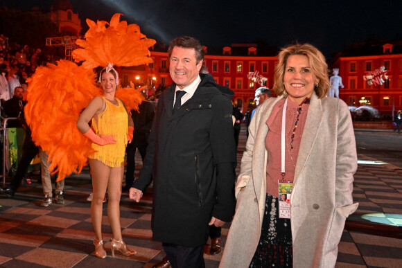 Christian Estrosi (maire de Nice) et sa femme Laura Tenoudji Estrosi, assistent à la cérémonie d'ouverture du 137ème Carnaval de Nice avec pour thème le "Roi des animaux", en compagnie de Bernard Gonzalez (préfet des Alpes-Maritimes) et Henry-Jean Servat. Nice.
