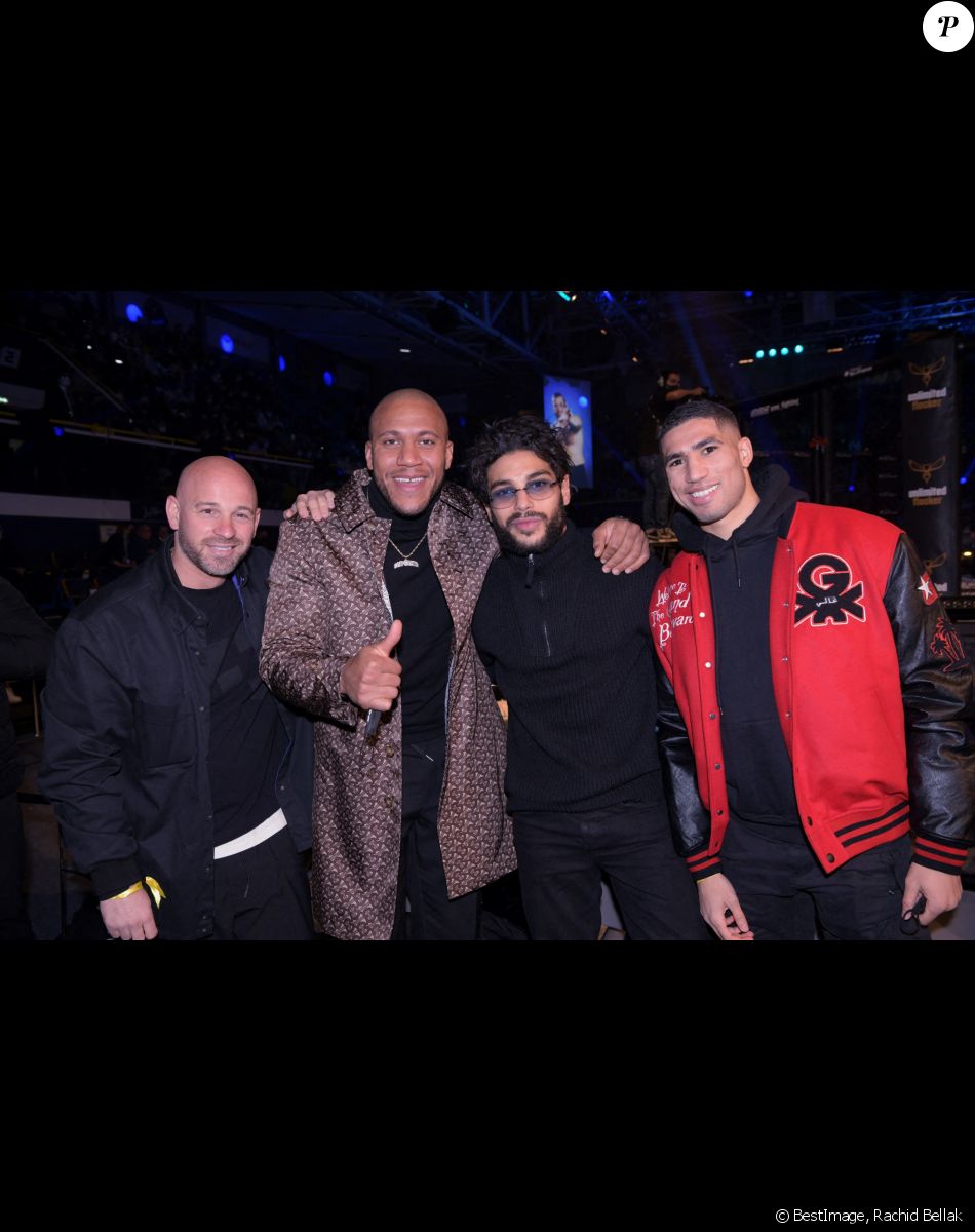 Exclusif - Franck Gastambide, Ciryl Gane, guest, Achraf Hakimi (arrière droit au Paris Saint-Germain) - Gala de MMA ARES FC 2 au Palais des Sports Marcel Cerdan à Levallois-Perret le 11 décembre 2021. © Rachid Bellak/Bestimage