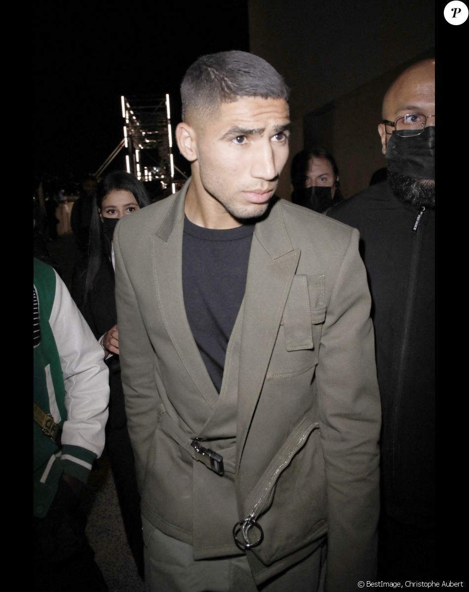 Achraf Hakimi - Arrivées au défilé de mode Femmes prêt-à-porter printemps-été 2022 "Balmain" à la Seine Musicale à Paris. Le 29 septembre 2021 © Christophe Aubert via Bestimage
