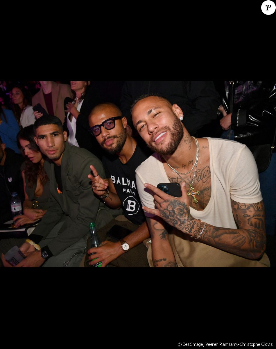 Achraf Hakimi, Rafael Alcantara (Rafinha), Neymar Jr - People au défilé de mode Femmes prêt-à-porter printemps-été 2022 "Balmain" à la Seine Musicale à Paris. Le 29 septembre 2021 © Veeren Ramsamy-Christophe Clovis / Bestimage