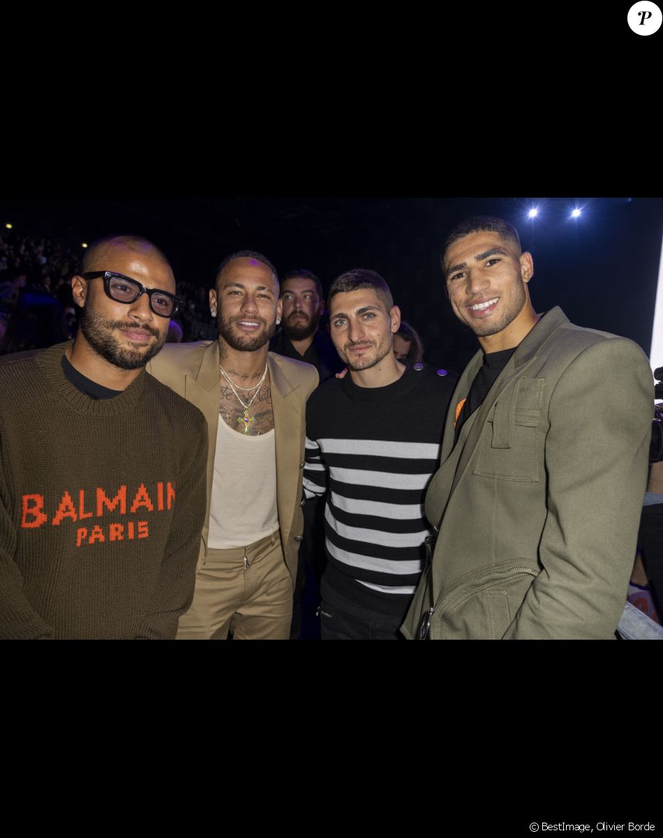 Neymar Jr, Marco Verratti et Achraf Hakimi - People au défilé de mode Femmes prêt-à-porter printemps-été 2022 "Balmain" à la Seine Musicale à Paris. Le 29 septembre 2021 © Olivier Borde / Bestimage