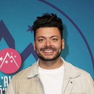 Kev Adams au photocall de la 5ème soirée de compétition de la 25ème édition du Festival international du film de comédie de l'Alpe d'Huez, France, le 21 janvier 20222. © Dominique Jacovides/Bestimage 