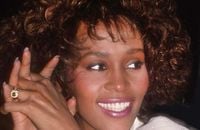 Whitney Houston bisexuelle : elle a eu une histoire d'amour avec son amie d'enfance