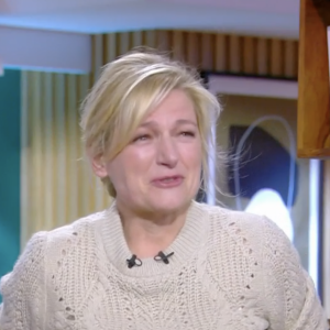 Anne-Elisabeth Lemoine chute dans "C à vous" - France 5