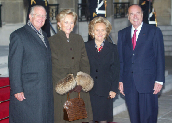 Albert et Paola de Belgique à l'Elysée avec Jacques et Bernadette Chirac en 2003. 