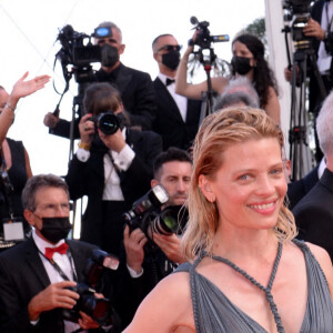 Mélanie Thierry ( bijoux Ole Lynggaard) lors de la montée des marches du film " Annette " lors de la cérémonie d'ouverture du 74ème Festival International du Film de Cannes. Le 6 juillet 2021 © Rachid Bellak / Bestimage 
