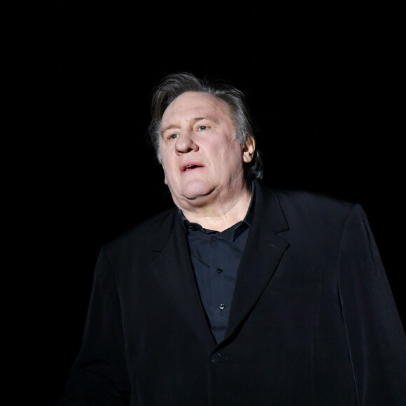 Exclusif - Gérard Depardieu chante "Barbara" sur la scène du palais des congrès Atlantia en pré-ouverture du 5ème festival du cinéma et musique de film de la Baule le 4 novembre 2018. © José Texeira/Bestimage 