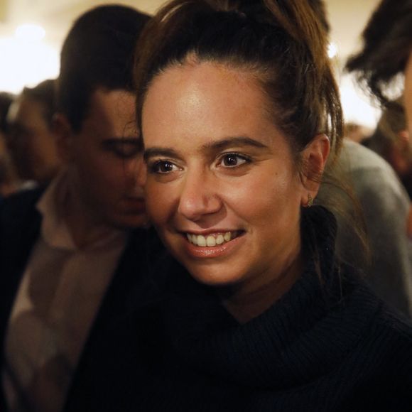 Sarah Knafo avec le candidat à la présidence du parti d'extrême droite français "Reconquête!", Eric Zemmour lors de la remise des deux cartes adhérents la 100 000 et 100 001 à son QG à Paris, France, le 14 février 2022