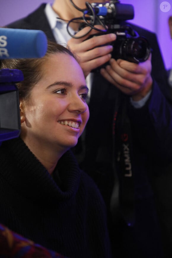 Sarah Knafo avec le candidat à la présidence du parti d'extrême droite français "Reconquête!", Eric Zemmour lors de la remise des deux cartes adhérents la 100 000 et 100 001 à son QG à Paris, France, le 14 février 2022