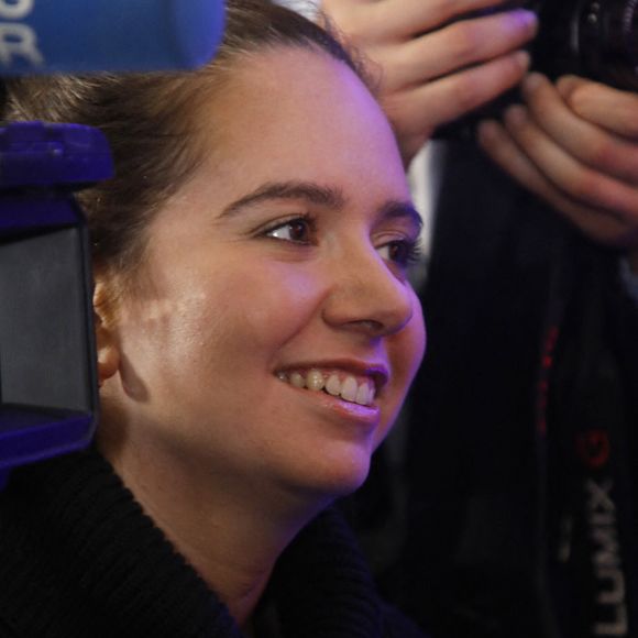 Sarah Knafo avec le candidat à la présidence du parti d'extrême droite français "Reconquête!", Eric Zemmour lors de la remise des deux cartes adhérents la 100 000 et 100 001 à son QG à Paris, France, le 14 février 2022