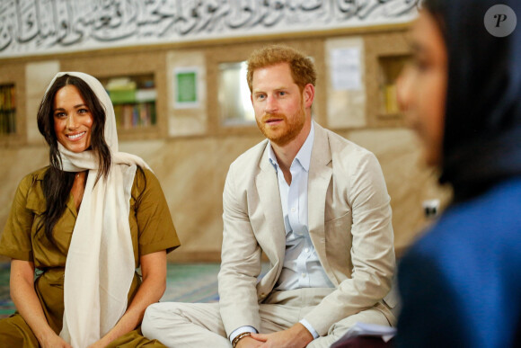 Le prince Harry, duc de Sussex, et Meghan Markle, duchesse de Sussex, visitent la mosquée Auwa dans le quartier de Bo Kaap dit "Cape Malay" au Cap, Afrique du Sud, le 24 septembre 2019.