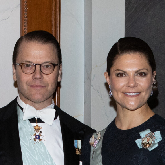 La princesse Victoria et le prince Daniel de Suède - La famille royale de Suède à son arrivée à la cérémonie du 250e anniversaire du "Kungl. Musikaliska Akademien" (Académie royale de musique) à Stockholm. Le 29 novembre 2021 