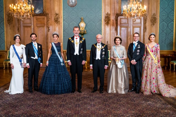 Le prince Carl Philip et la princesse Sofia (Hellqvist) de Suède, le roi Felipe VI et la reine Letizia d'Espagne, le roi Carl XVI Gustav et la reine Silvia de Suède, le prince Daniel et la princesse Victoria de Suède - Le roi Felipe VI et la reine Letizia d'Espagne assistent au dîner de gala donné en leur honneur par le roi Carl XVI Gustav et la reine Silvia de Suède au palais royal à Stockholm, le 24 novembre 2021. Le couple royal espagnol est en visite d'Etat en Suède pendant deux jours. 