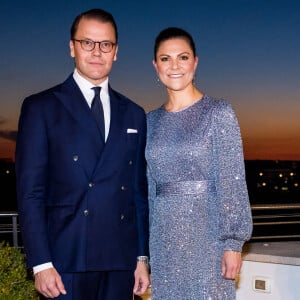 La princesse Victoria et le prince Daniel dînent à la résidence de l'ambassadeur de Suède à Rome.