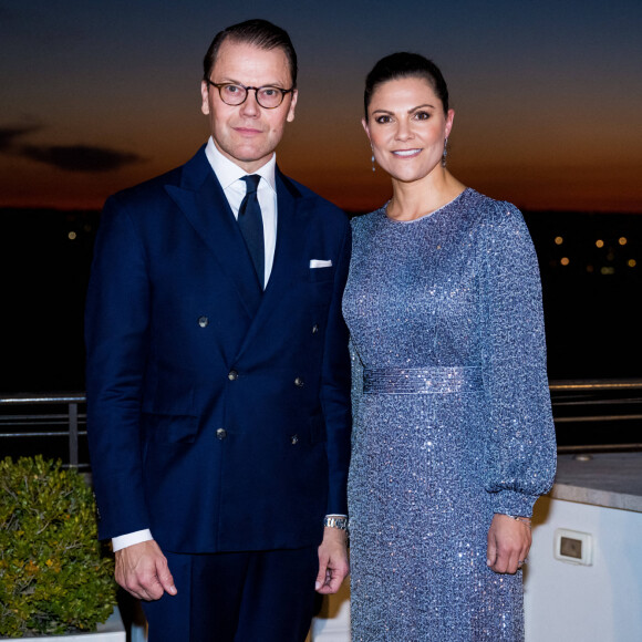 La princesse Victoria et le prince Daniel dînent à la résidence de l'ambassadeur de Suède à Rome le 18 octobre 2021. 