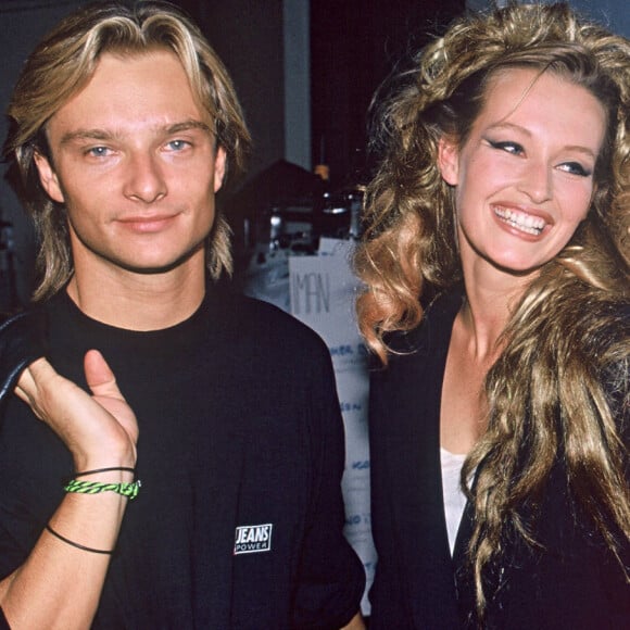 David Hallyday, Estelle Lefébure et Sylvie Vartan en coulisses d'un défilé de mode, dans les années 90.