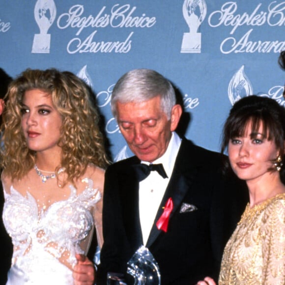 Jason Priestley, Tori et Aaron Spelling, Shannen Doherty et Luke Perry aux People's Choice Awards en mars 1992.
