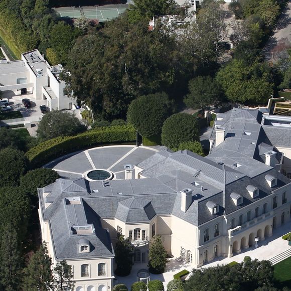 L'ancienne maison d'Aaron Spelling est actuellement à vendre pour 165 millions de dollars, soit un peu plus de 145 millions d'euros.